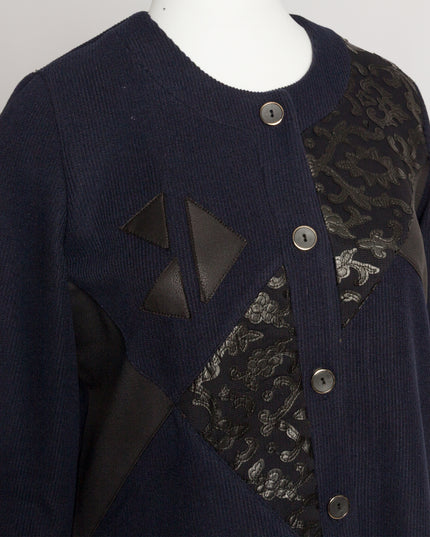 Тъмносин жакет с декоративни апликации в големи размери