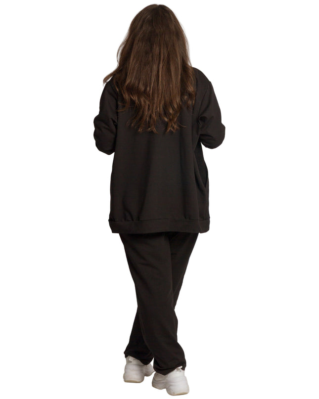 Черен спортен екип с цип и джобове в големи размери