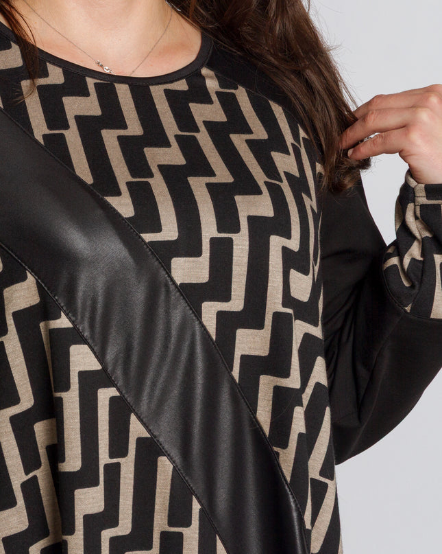 Черна туника с геометричен принт и декоративна лента от еко-кожа