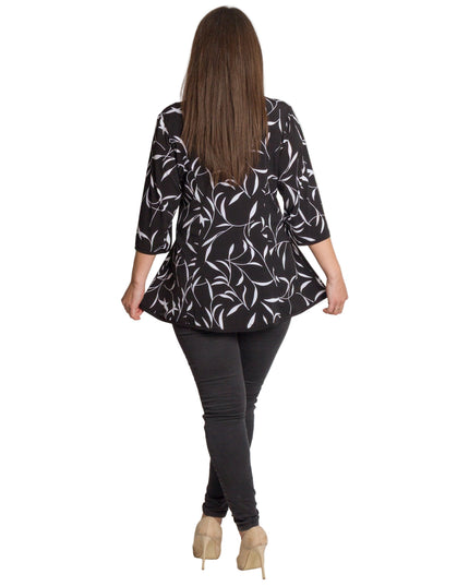 Черна разкроена туника с бял флорален принт и 3/4 ръкави
