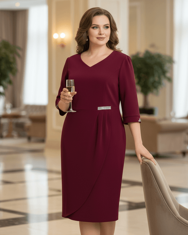 Официална права рокля цвят бордо в големи размери