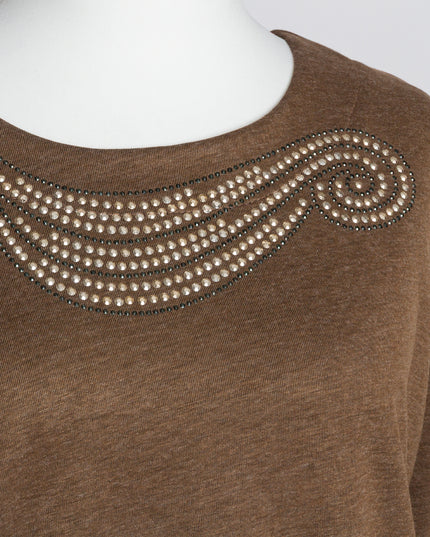 Елегантна кафява рокля с декоративни камъни в големи размери