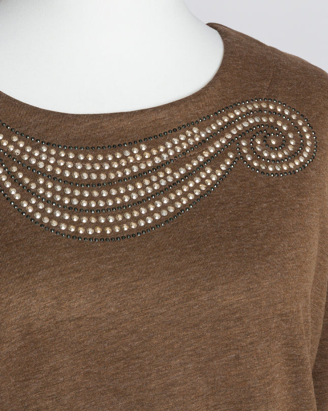 Елегантна кафява рокля с декоративни камъни в големи размери