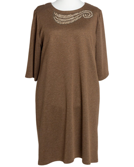 Елегантна кафява рокля с декоративни камъни в големи размери