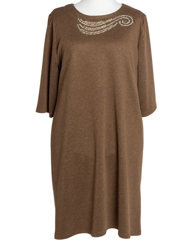 Елегантна кафява рокля с декоративни камъни в големи размери