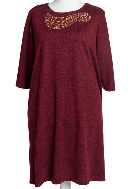 Дамска елегантна рокля в цвят бордо с декоративни камъни