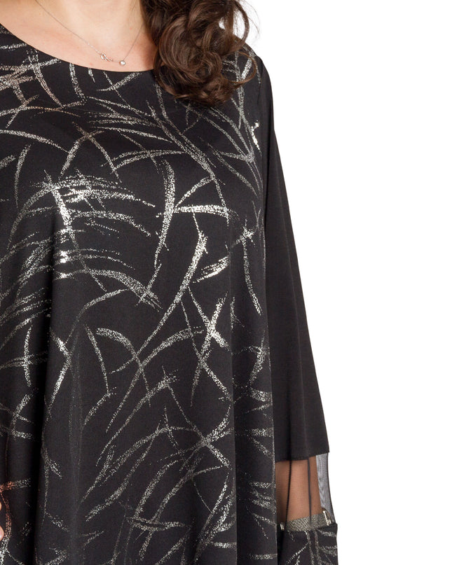 Елегантна туника с лъскав сребрист десен и разкроена кройка