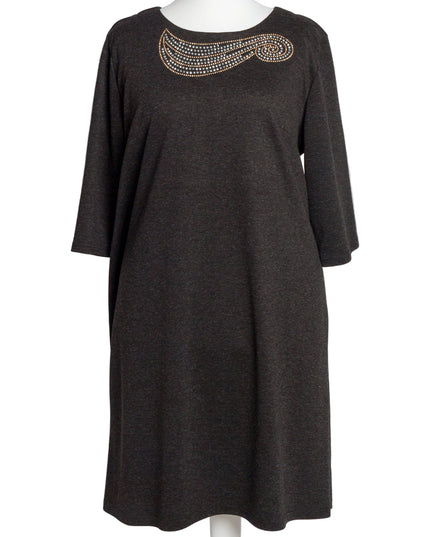 Елегантна тъмносива рокля с декоративни камъни и права кройка