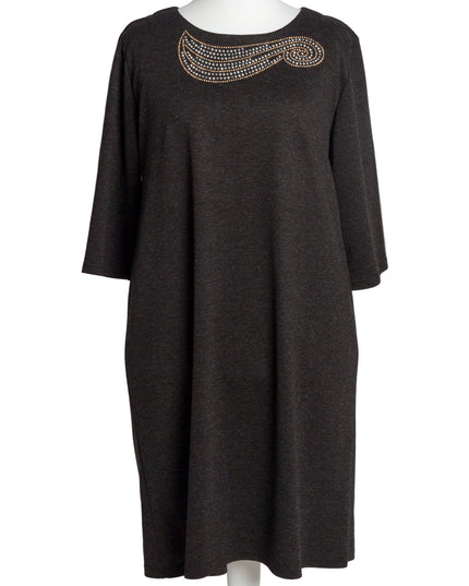 Елегантна тъмносива рокля с декоративни камъни и права кройка
