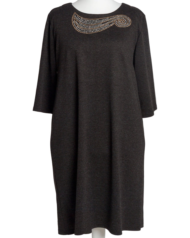 Елегантна тъмносива рокля с декоративни камъни и права кройка