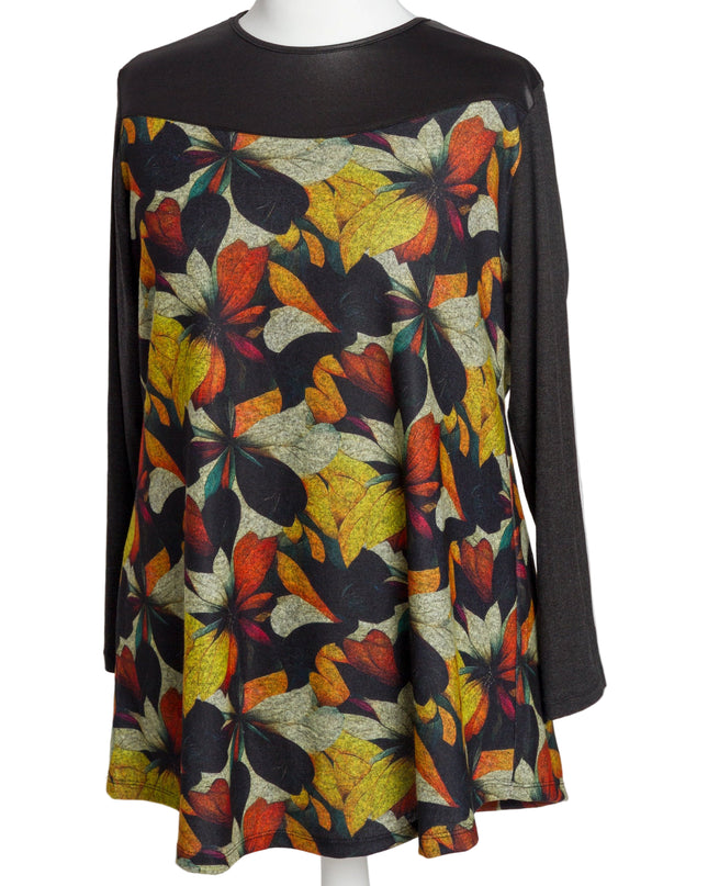 Черна туника с флорален принт в топли цветове