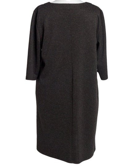 Елегантна тъмносива рокля с декоративни камъни и права кройка