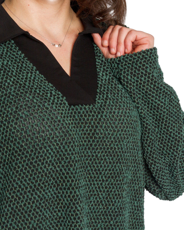 Елегантна зелена туника с яка и V-образно деколте