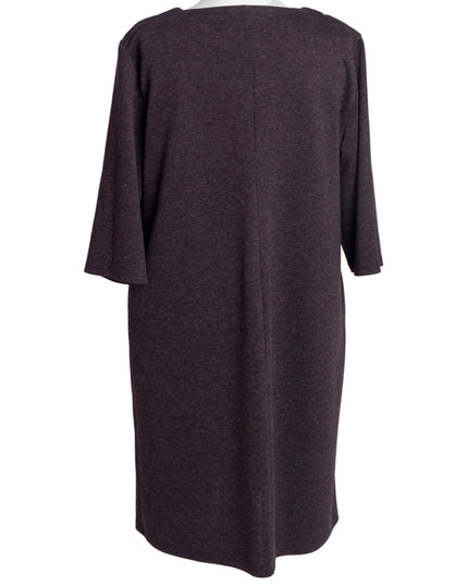 Елегантна лилава рокля с декоративни камъни в големи размери