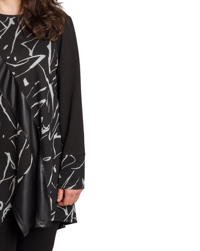 Черна туника със свободна кройка и акцент от еко кожа