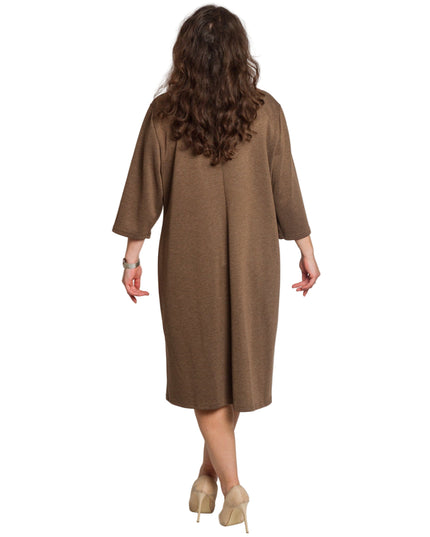 Елегантна кафява рокля с декоративни камъни в големи размери