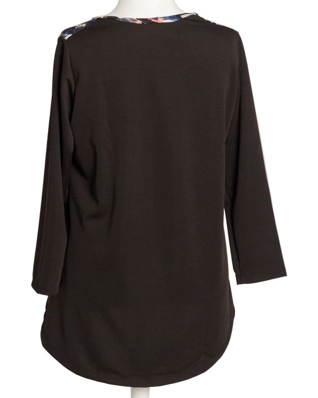 Елегантна туника с разкроен силует и дантела на цветя