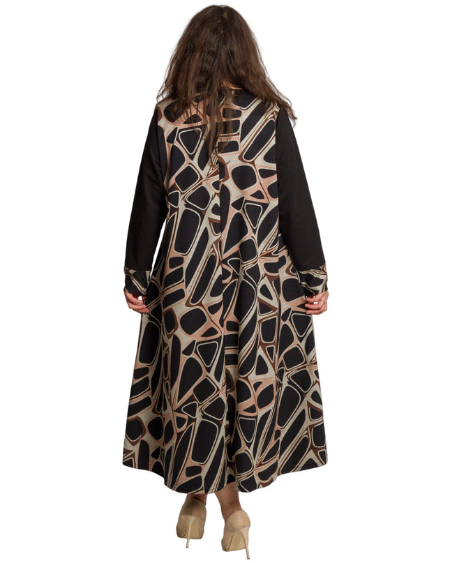 Елегантна черна рокля с разкроена кройка в макси размери