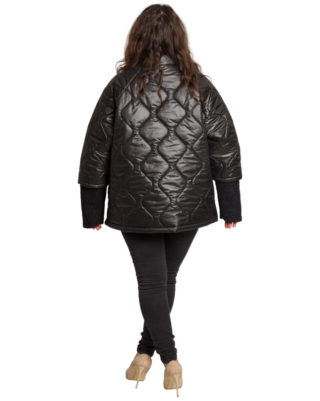 Черно дамско яке с права кройка и цип в големи размери