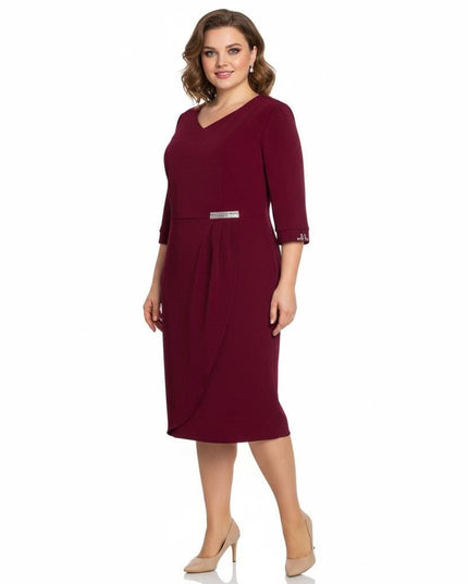 Официална права рокля цвят бордо в големи размери