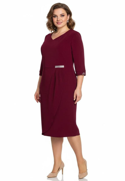 Официална права рокля цвят бордо в големи размери