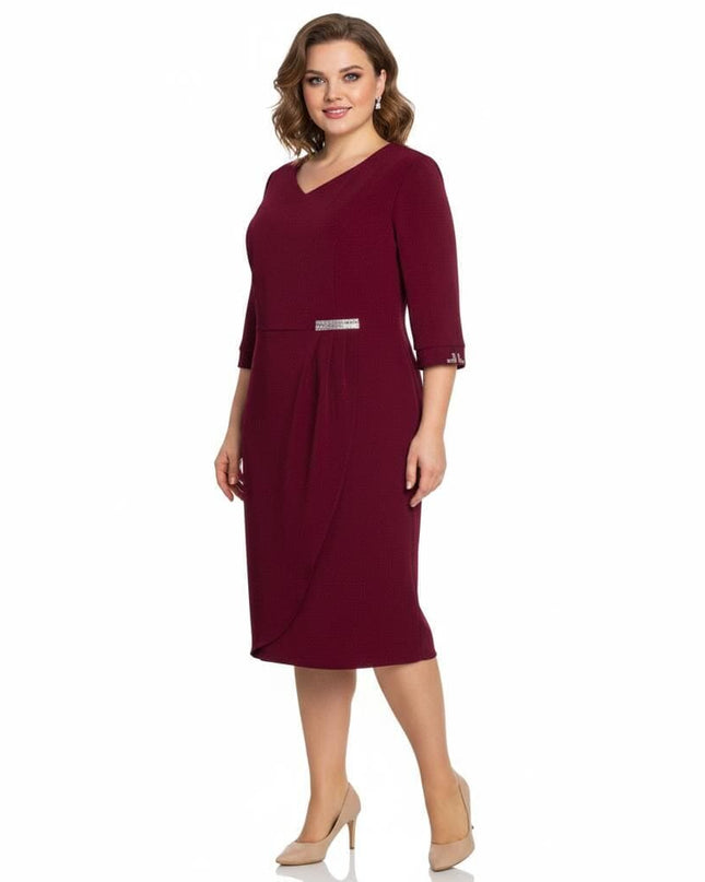 Официална права рокля цвят бордо в големи размери