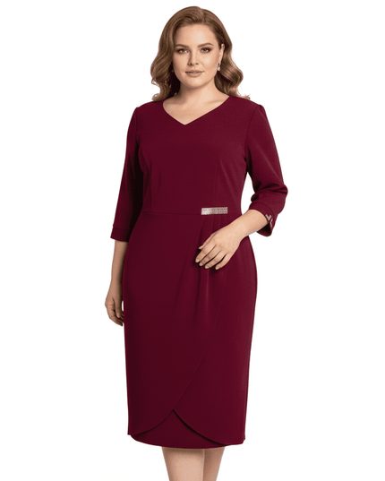 Официална права рокля цвят бордо в големи размери