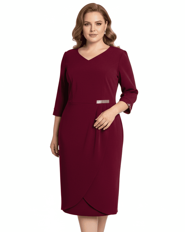 Официална права рокля цвят бордо в големи размери