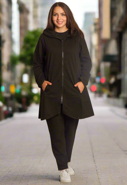 Черен дамски суитшърт в големи размери с качулка