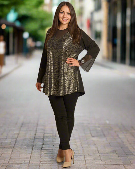 Елегантна туника в големи размери с ефектен златист десен