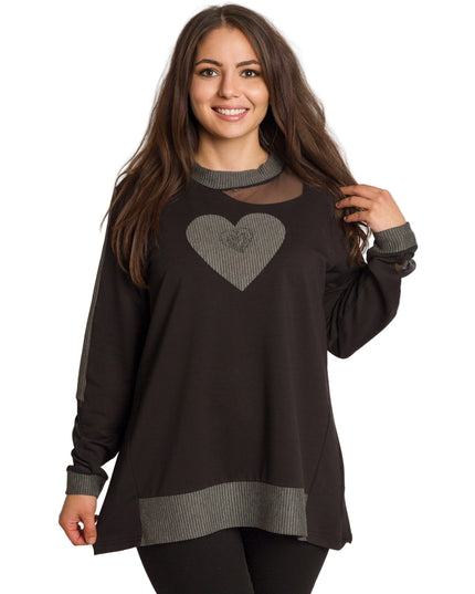 Черна макси туника с акцент от  тюл и апликация от сърце