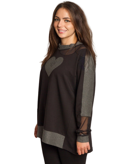 Черна макси туника с акцент от  тюл и апликация от сърце