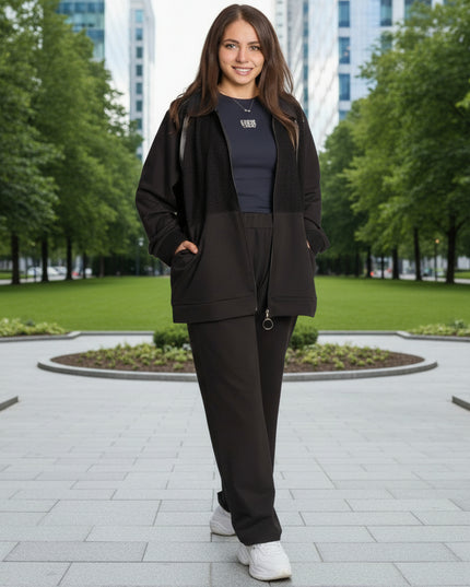 Черен спортен екип с цип и джобове в големи размери