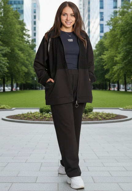 Черен спортен екип с цип и джобове в големи размери