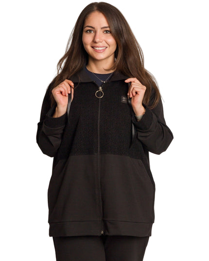 Черен спортен екип с цип и джобове в големи размери