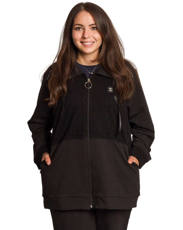 Черен спортен екип с цип и джобове в големи размери