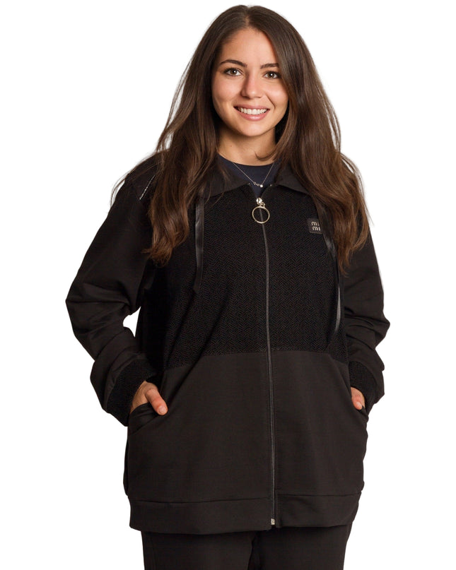 Черен спортен екип с цип и джобове в големи размери