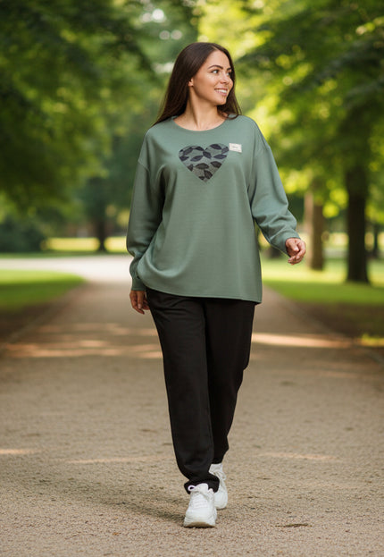 Дамски екип в големи размери с блуза на сърце и панталон