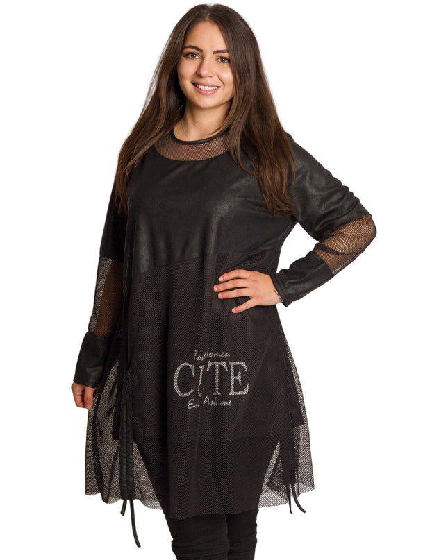 Черна дълга туника с мрежа и надпис CUTE в големи размери