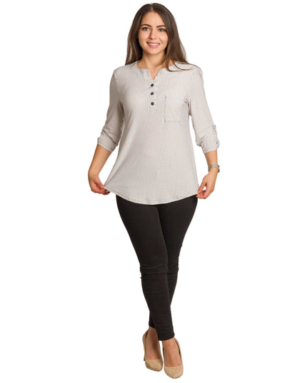 Бяла дамска риза на черни точки с декоративни копчета