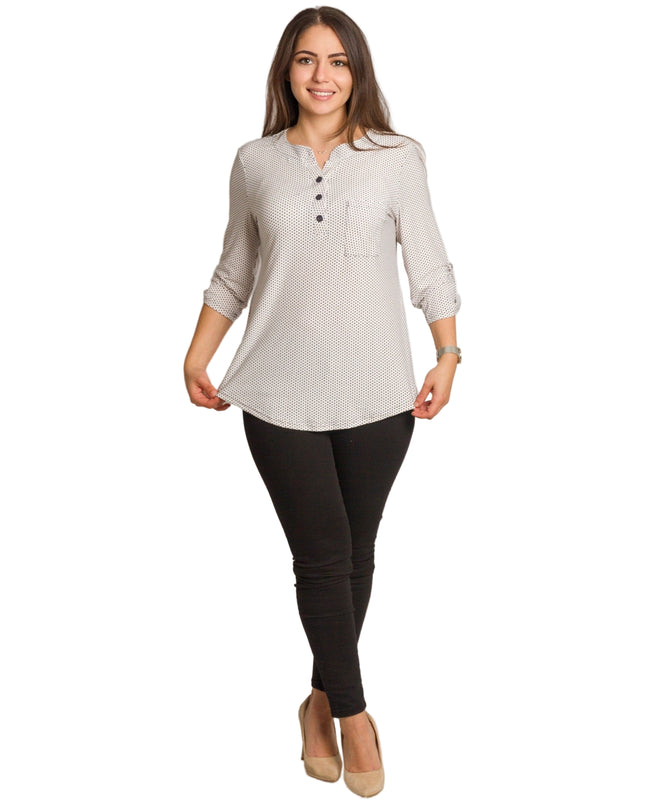 Бяла дамска риза на черни точки с декоративни копчета