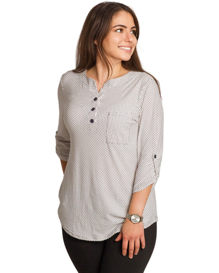 Бяла дамска риза на черни точки с декоративни копчета