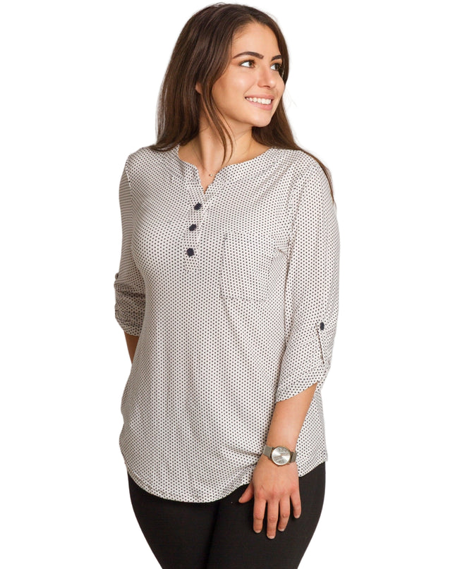 Бяла дамска риза на черни точки с декоративни копчета