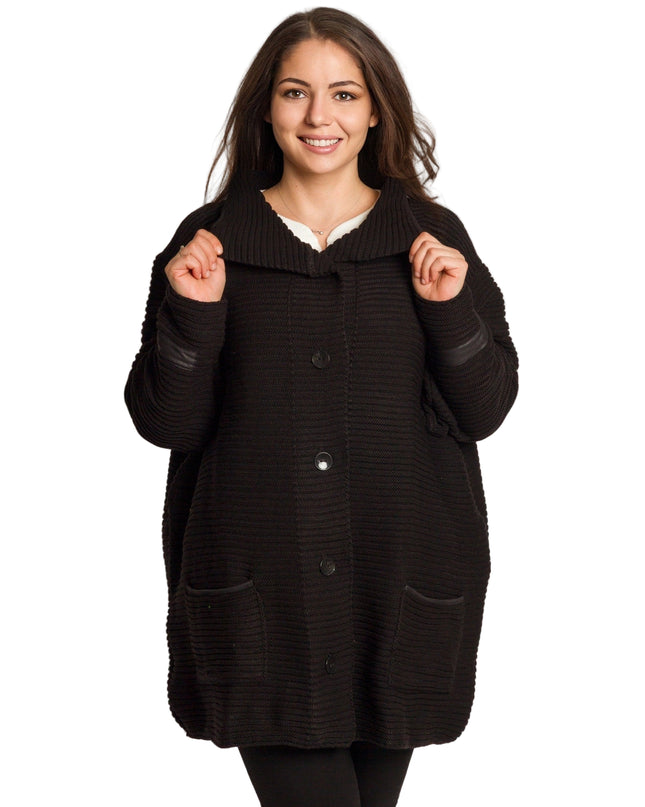 Черна плетена жилетка с джобове и копчета в големи размери