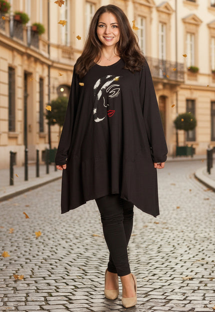 6XL-7XLЧерна разкроена туника в макси размери с апликация „Дама“