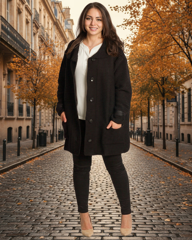 Черна плетена жилетка с джобове и копчета в големи размери