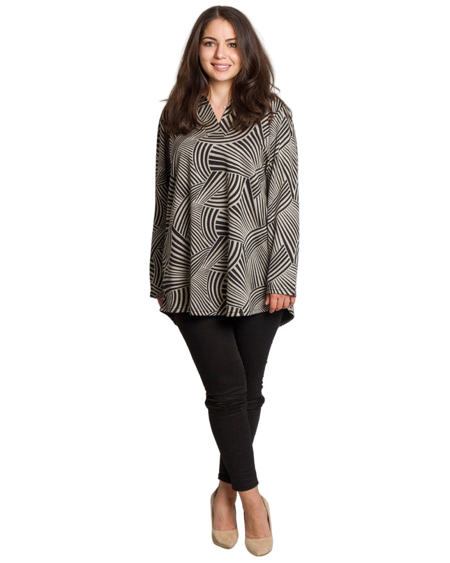 Елегантна туника с  геометричен принт и яка