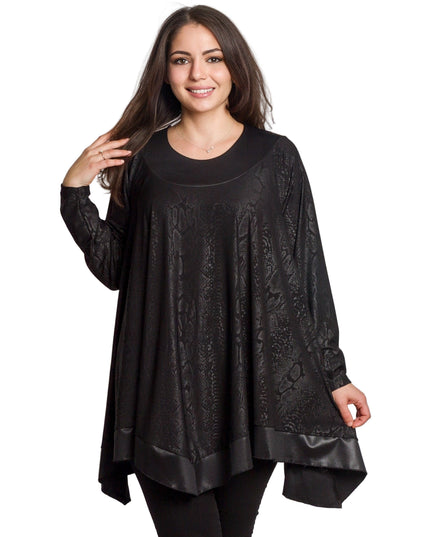 Елегантна черна туника с релефен десен и разкроена кройка