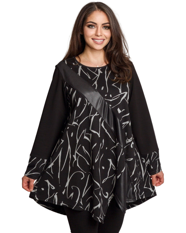 Черна туника със свободна кройка и акцент от еко кожа