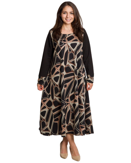 Елегантна черна рокля с разкроена кройка в макси размери